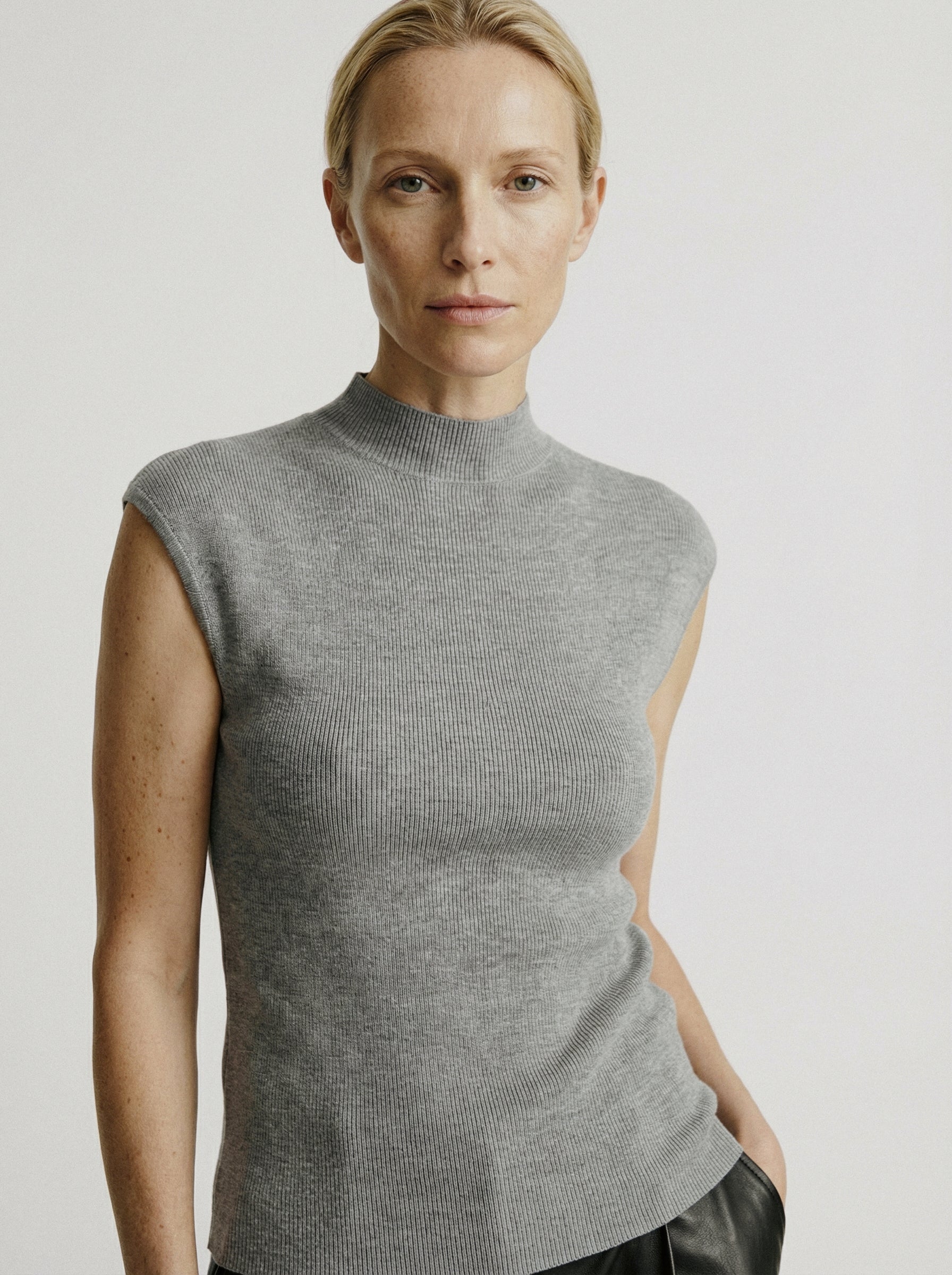 Sleeveless Rib Knit Top Grey
